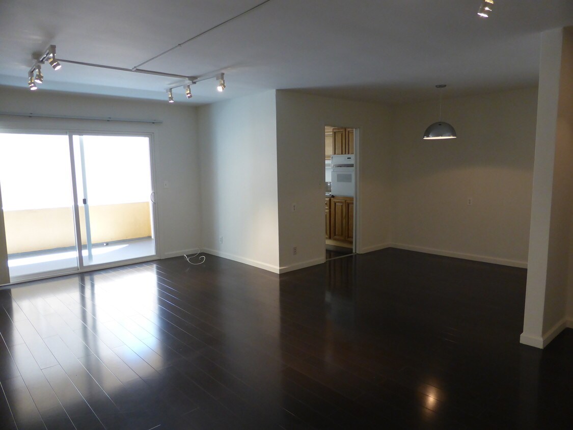 Foto principal - 7224 Hillside Ave
