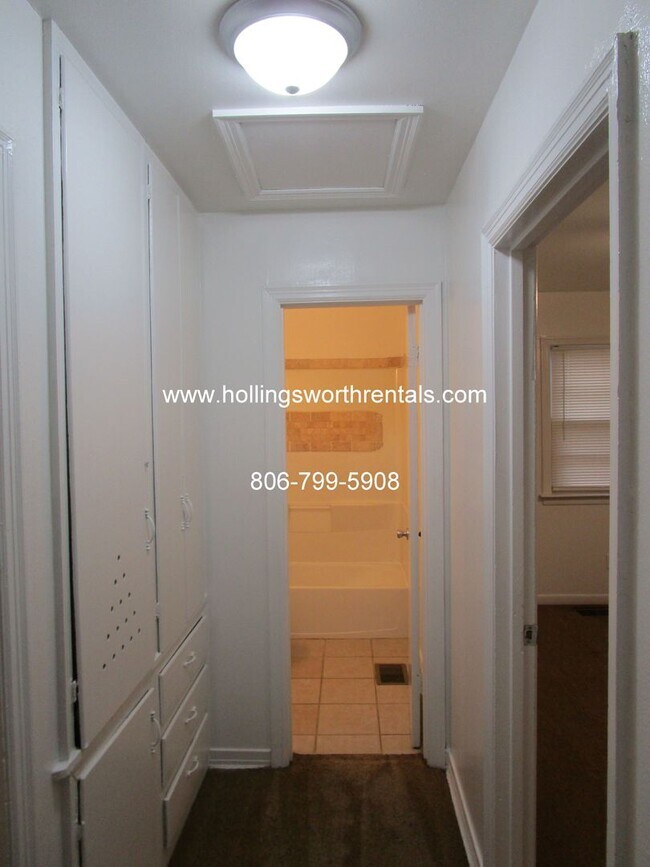 Building Photo - Cute 3 Bed 1 bath house
