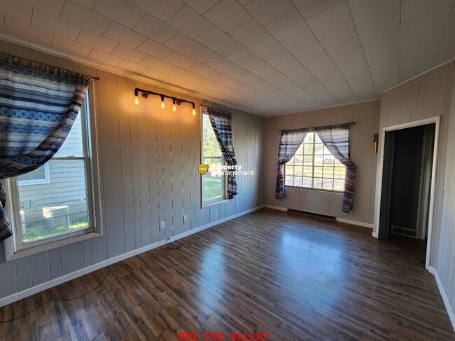 Foto del edificio - 2 Bed Duplex in Oshkosh, WI - Perfect for cozy living!