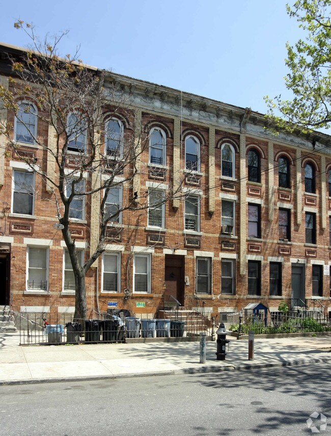Building Photo - 443 Wyona St