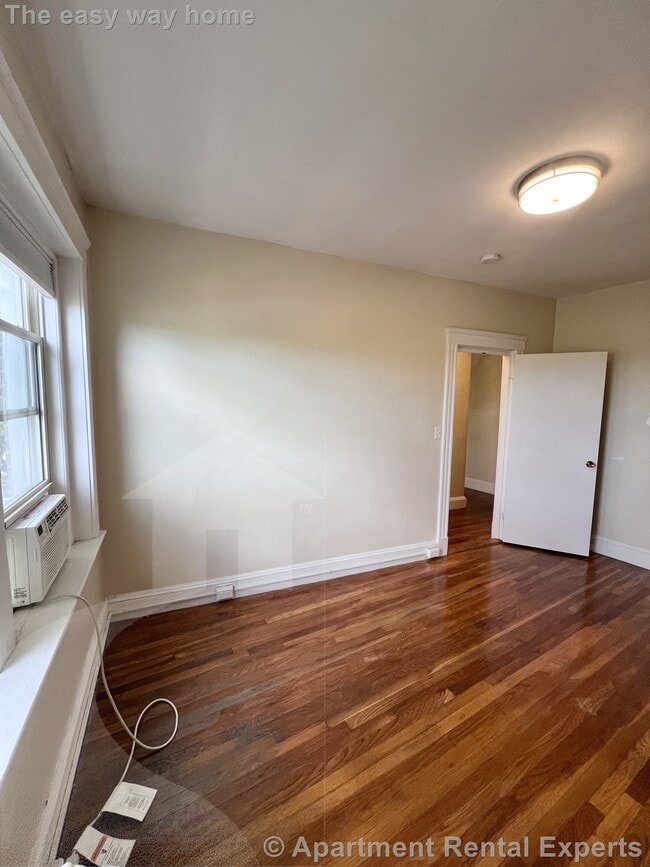 Building Photo - 15 Linnaean St