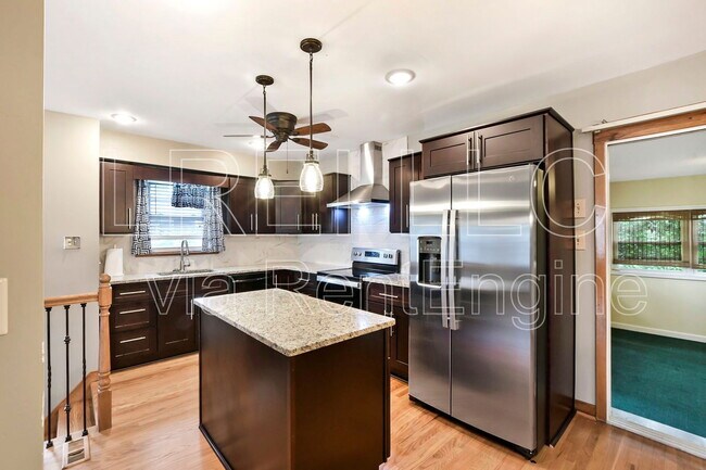 Foto del edificio - 3300 Furman Blvd