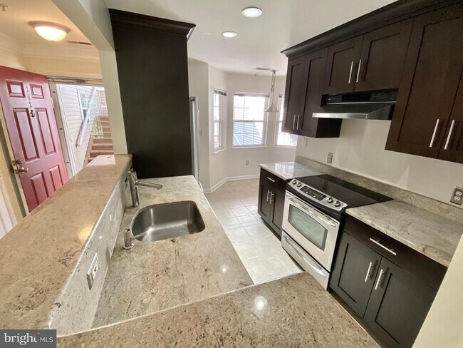 Building Photo - 5827 Wyndham Cir