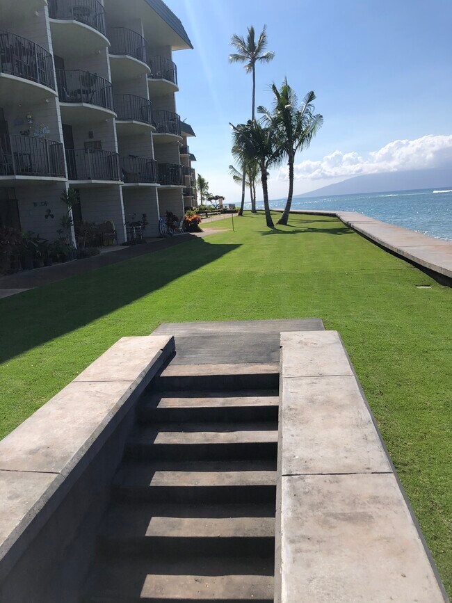 Building Photo - 4471 Lower Honoapiilani Rd