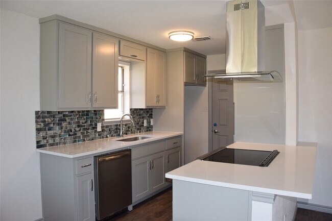 Foto del edificio - 811 Meadowlark Dr