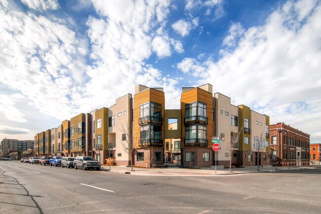 Building Photo - 2335 Walnut St