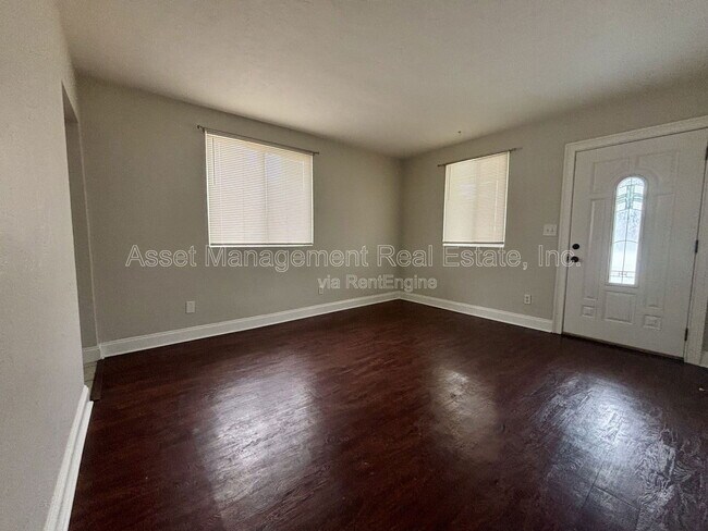 Building Photo - 2822 37th Ave N
