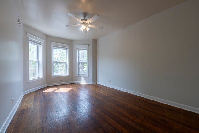 Foto del edificio - Sunny Spacious 3 Bedroom 1 Bathroom