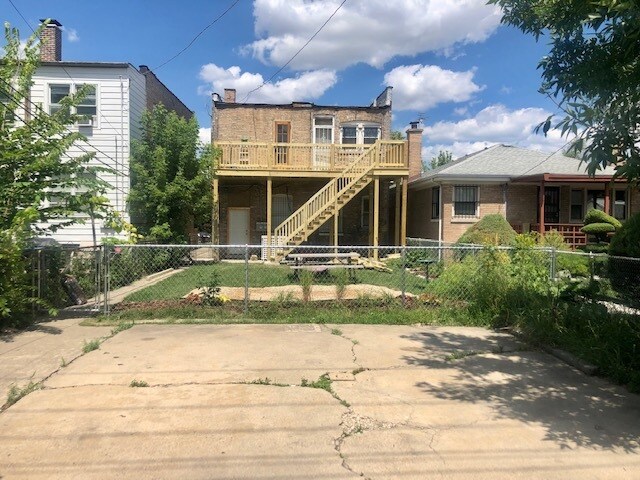 Building Photo - 5731 W Montrose Ave