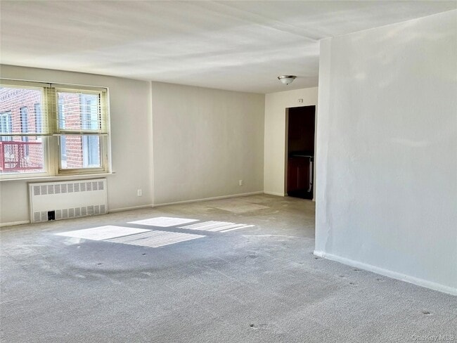 Building Photo - 190 Mineola Blvd