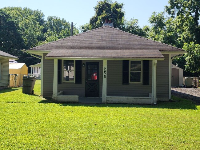 Building Photo - Cute 2 Bedroom in West Point!