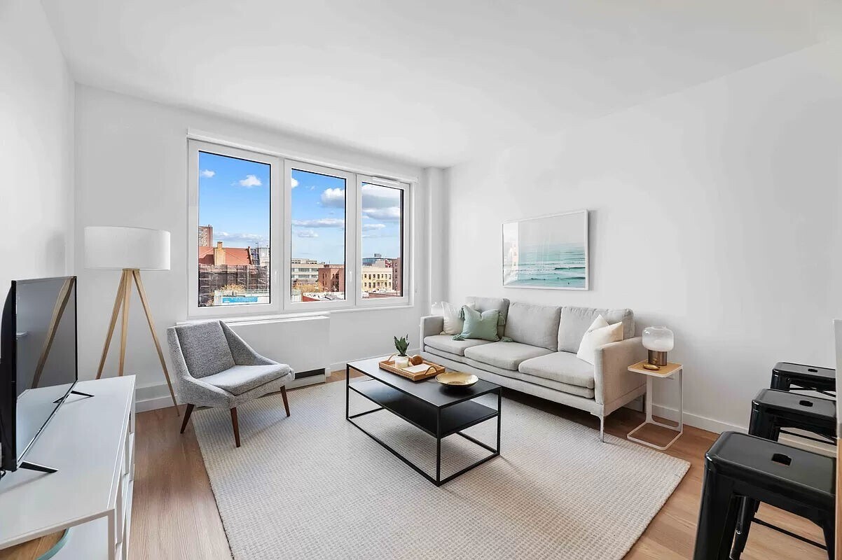 Foto principal - 160-14 Hillside Avenue