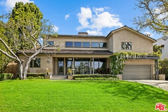 Building Photo - 211 18th St