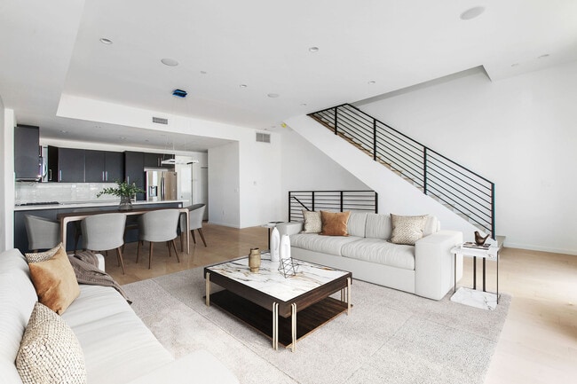 Building Photo - 2017 S Redondo Blvd