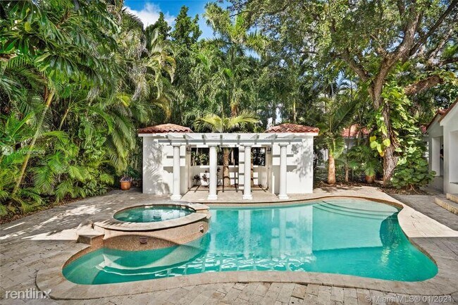 Foto del edificio - 4 br, 3 bath House - 8150 W Old Cutler Rd