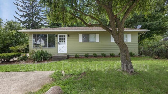 Photo - 265 N Milford Rd House