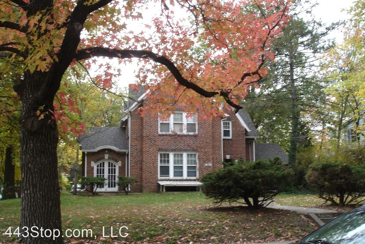Primary Photo - 6 br, 2 bath House - 1508 University Ave.