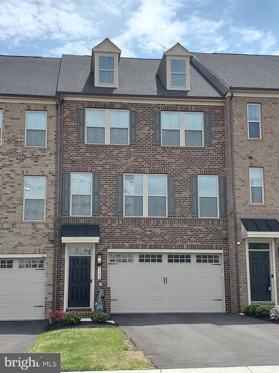 Building Photo - 3302 Treviso Ln