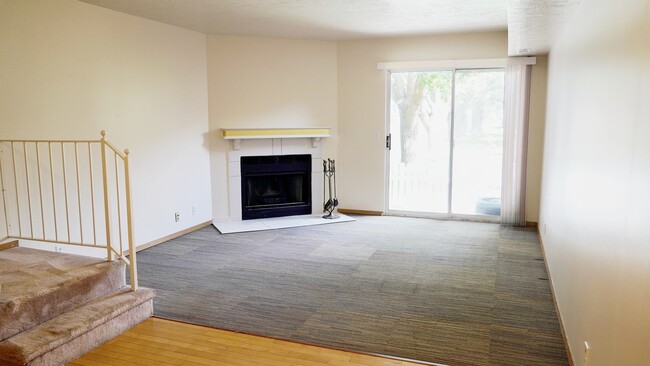 Living Room - 5325 S Beacon Hill Cir