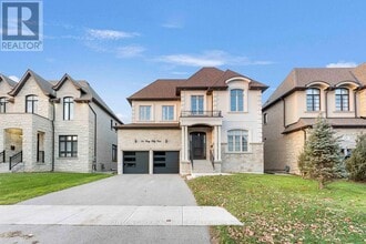 Building Photo - 21 Day Lily Cres