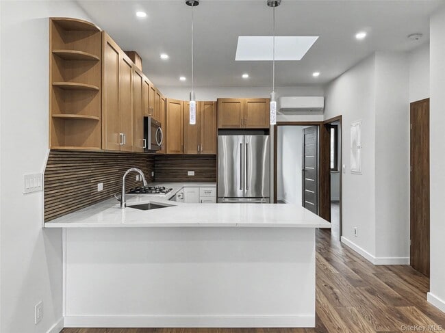 Building Photo - 71-11 72nd St