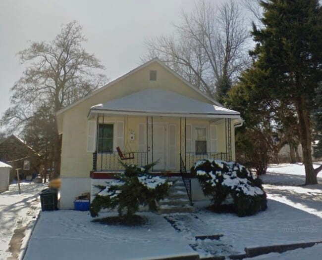 Building Photo - 406 E 12th St