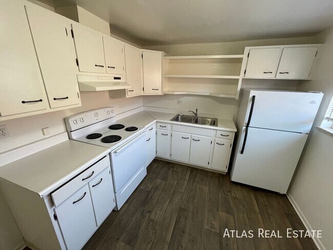 Building Photo - Free Rent for October 2024! Beautiful 2 be...