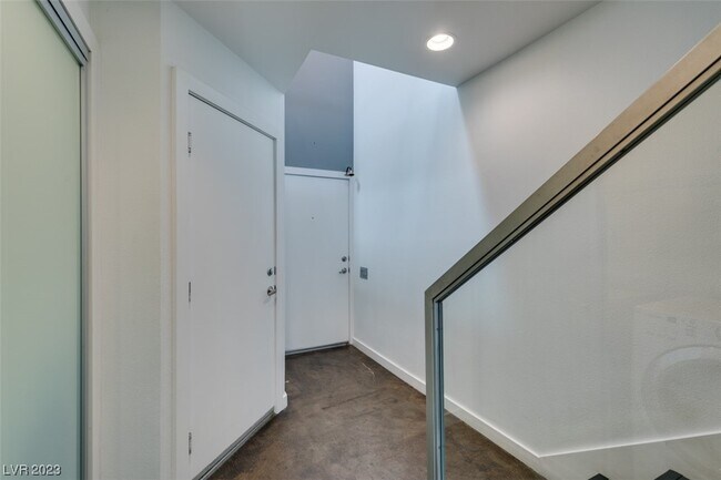 Building Photo - 1134 E Carson Ave