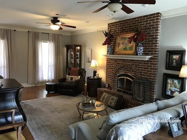 Foto del edificio - 15425 Woodstone Dr