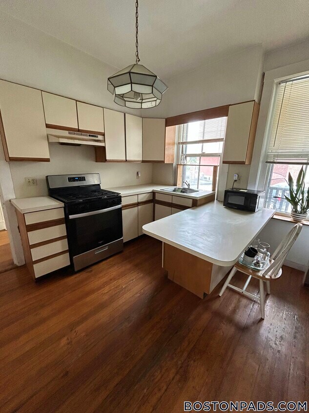Primary Photo - 1675 Beacon St