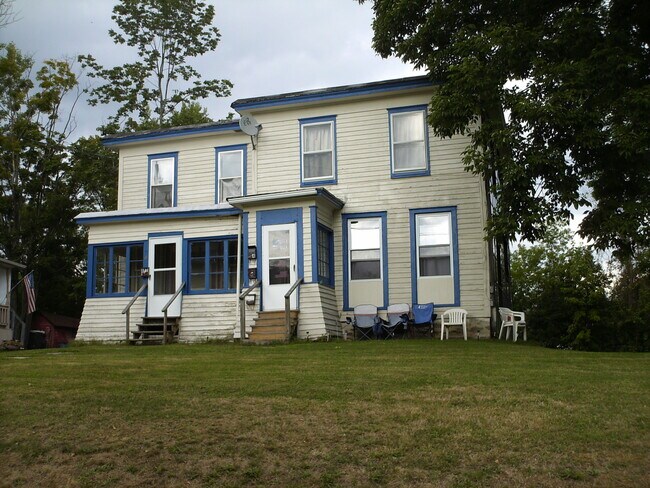 Building Photo - 14 Miller St