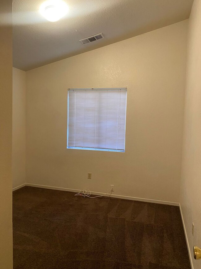 Building Photo - NORTH MERCED 3 BED 2 BATH HOME AVAILABLE N...