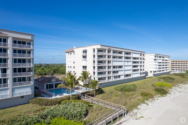 Fotografía del edificio - Somerset Oceanfront
