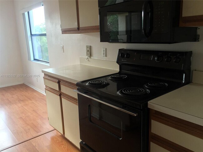 Foto del edificio - 9999 Summerbreeze Dr