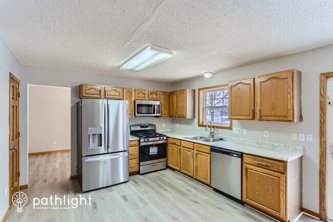 Foto del edificio - 2705 Autumn Woods Drive