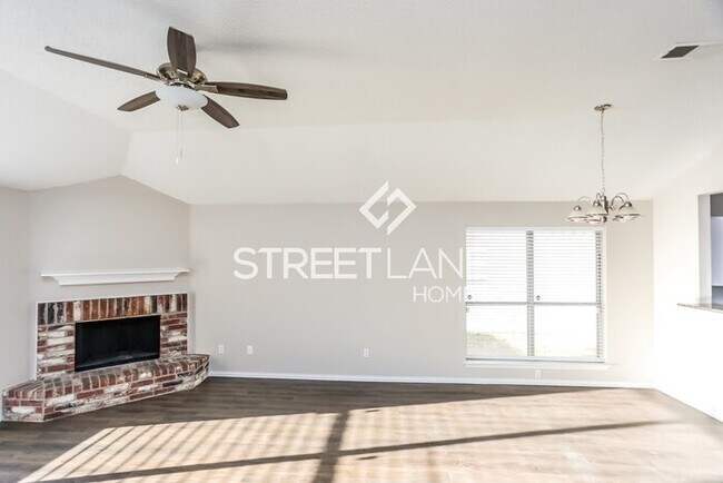 Building Photo - Now offering $1050 off first full month!