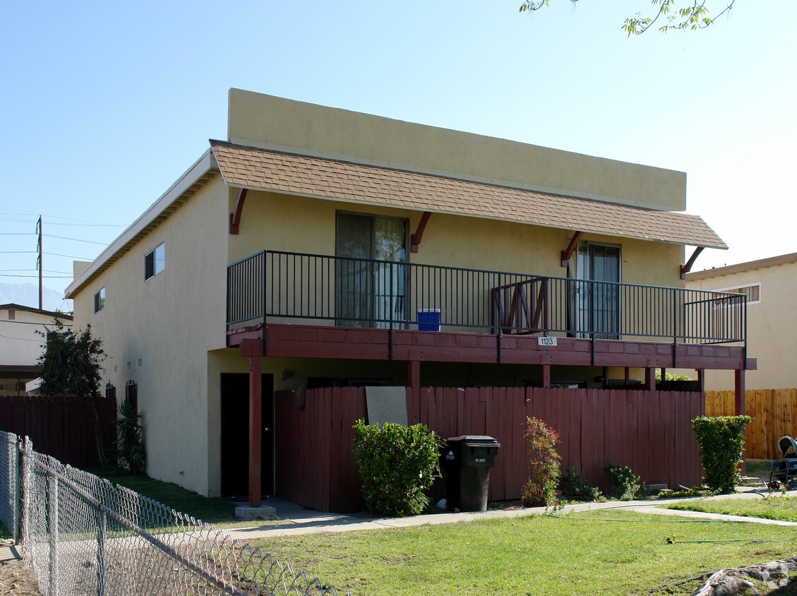 Building Photo - 1123 E La Deney Ct
