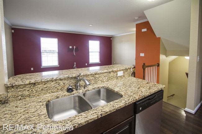 Building Photo - 505 Waterside Dr