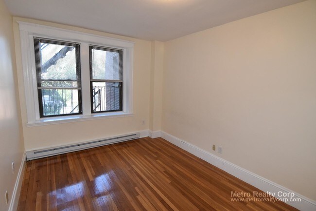 Building Photo - 379 Broadway