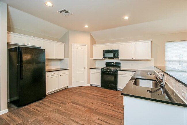 Foto del edificio - 7108 Meadow Lake Dr