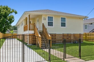 Building Photo - 3116 Spain St