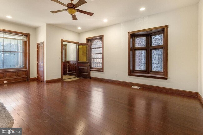 Building Photo - 4841 Cedar Ave