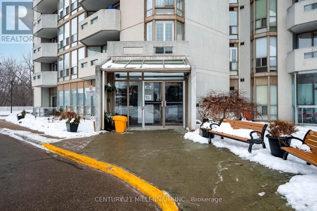 Photo du bâtiment - 20 McFarlane Dr