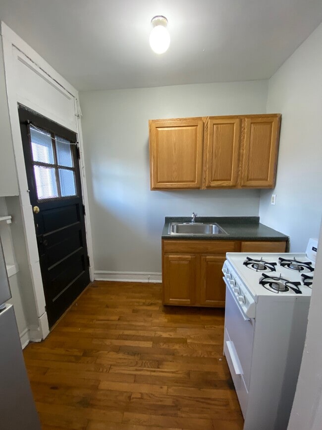 Building Photo - 3820 N Kedzie Ave