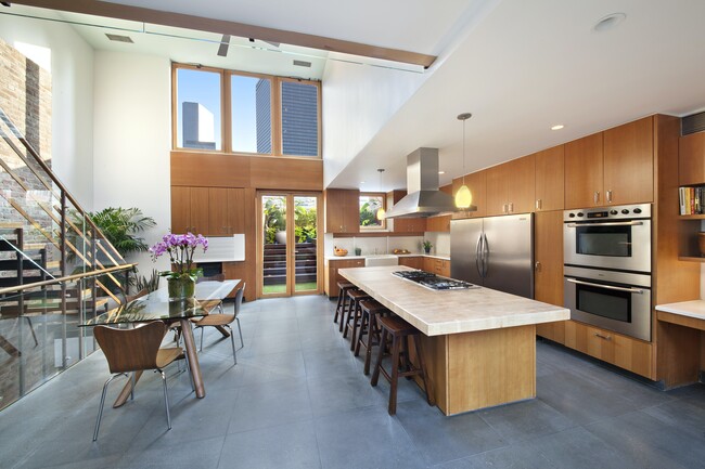Building Photo - Penthouse Oasis