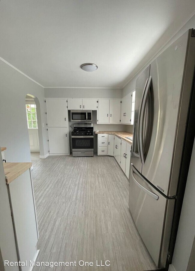 Building Photo - 4 br, 1.5 bath House - 2981 Corinthia