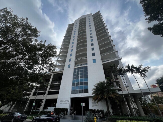 Building Photo - 10 SW South River Dr