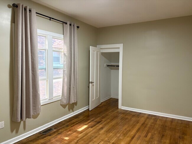 Foto del edificio - 2538 Calvert St