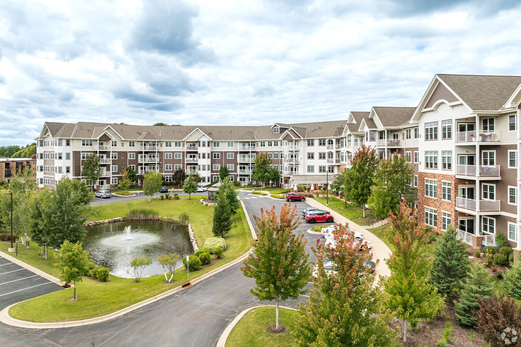 Applewood Pointe of Roseville at Central Park