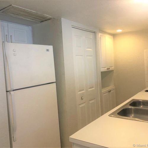 Building Photo - 15018 Royal Palm Ct
